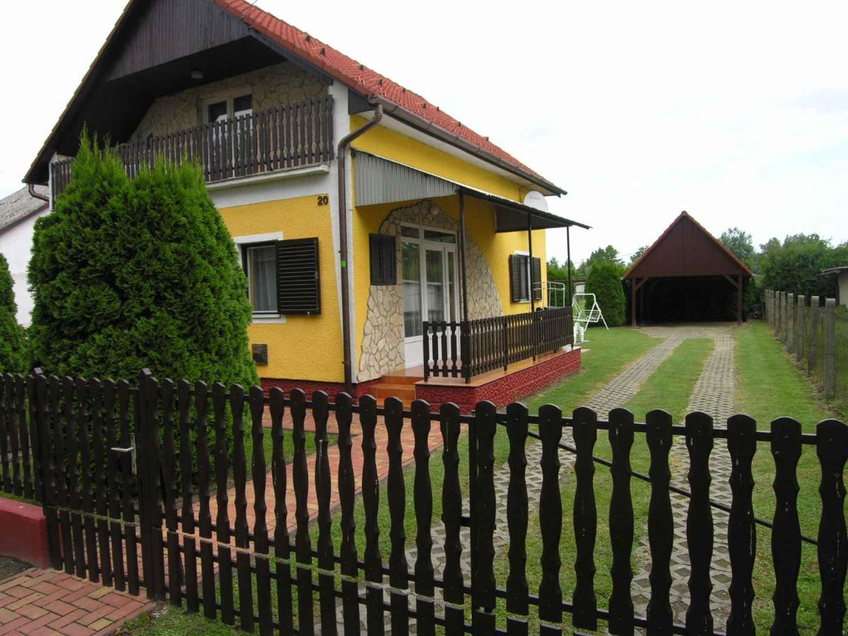 Holiday home in Balatonmariafürdo 19426 Dış mekan fotoğraf